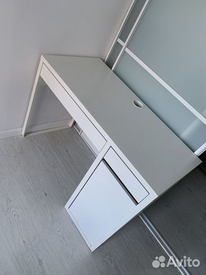 Стол письменный Микке Икея