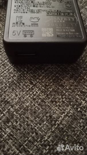 Зарядное устроймтво Sony AC-UB10D