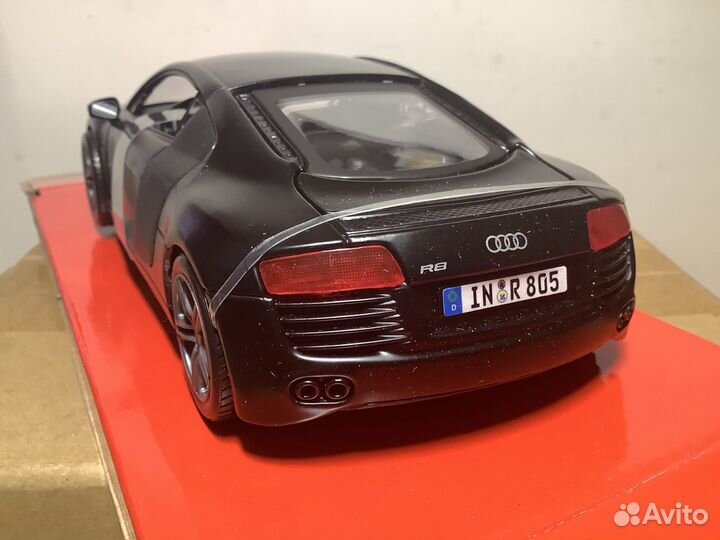 Модель автомобиля audi R8 1:24 Maisto