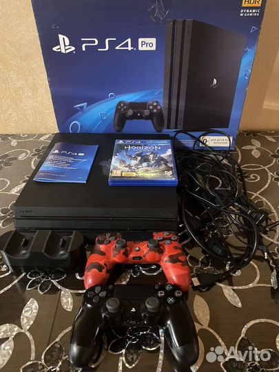 PS4 PRO 1tb + 2 геймпада + док станция + диск