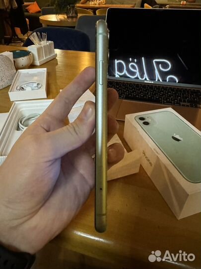 iPhone 11, 64 ГБ