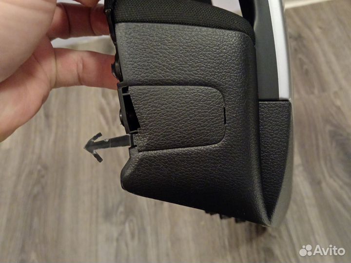 Обшивка ручка двери передний правый