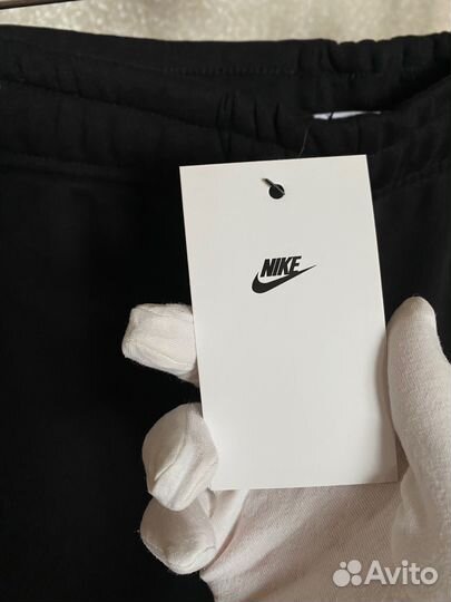 Мужские шорты Nike с вышивкой