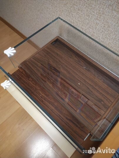 Стеклянная витрина массив дуба