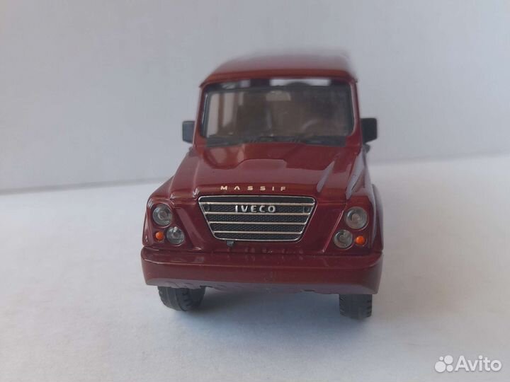 Iveco massif 1:43 mondo motors