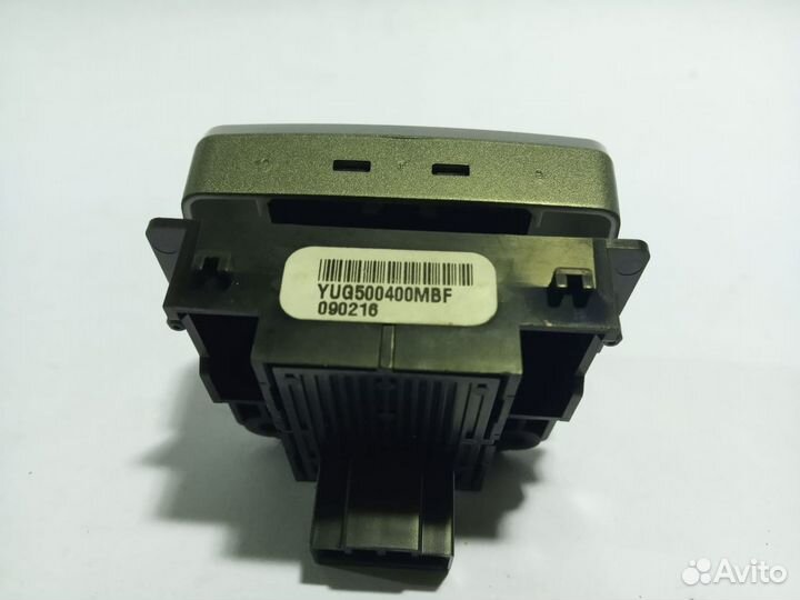 Кнопка фиксатора стояночного тормоза