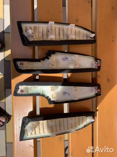 Оригинальные дверные подлокотники Toyota Corolla