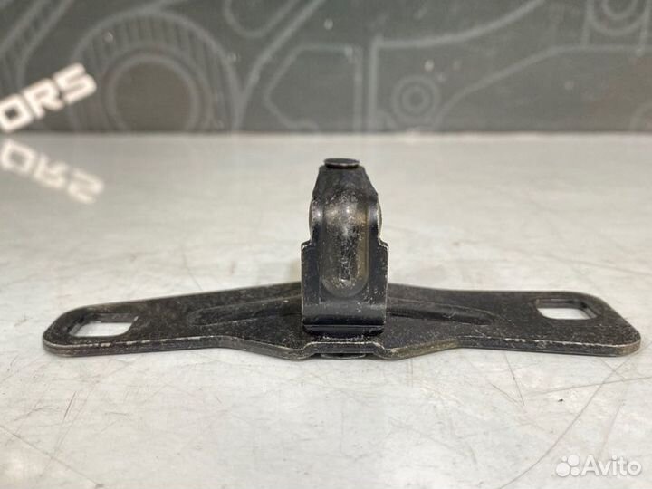 Петля багажника Audi A6 C6 BDW 2005