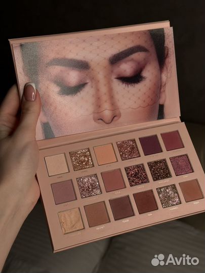 Huda beauty палетка Nude