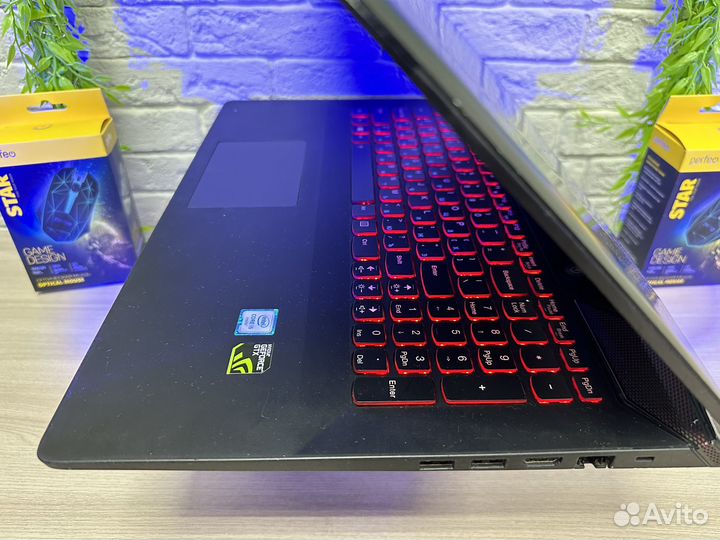 Игровой ноутбук Lenovo i5/16GB/SSD/700GB