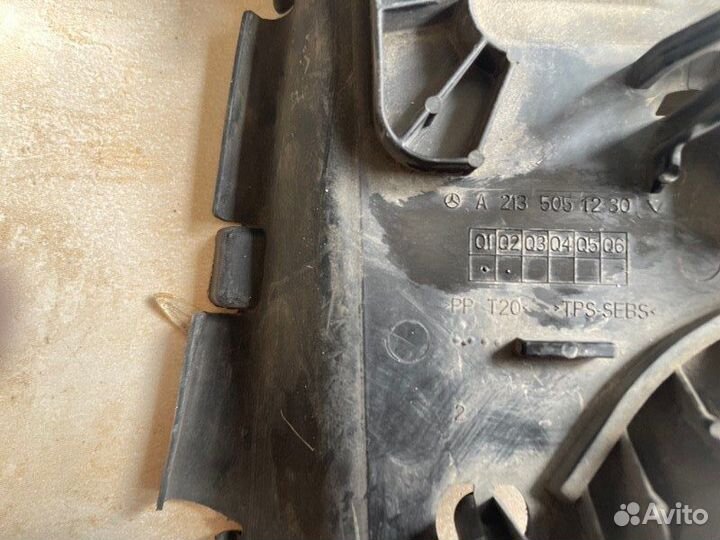 Воздуховод радиатора правый Mercedes Benz E Class