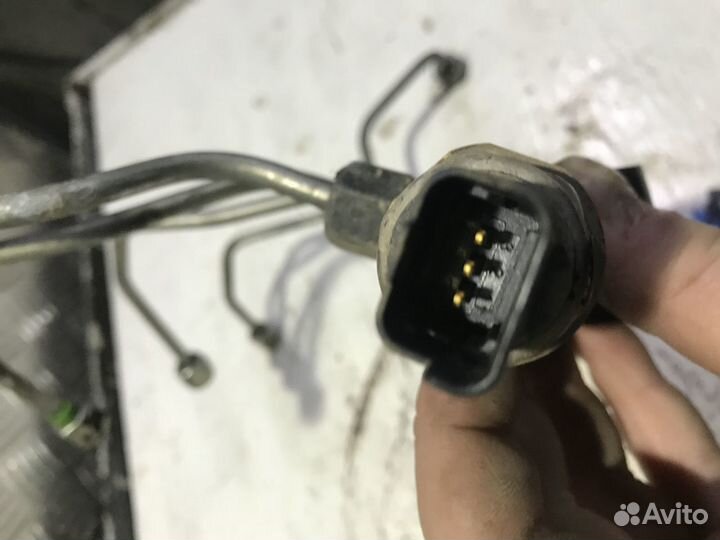 Топливная рампа Пежо 408 Peugeot 408