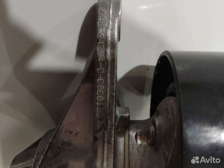 Натяжитель ремня