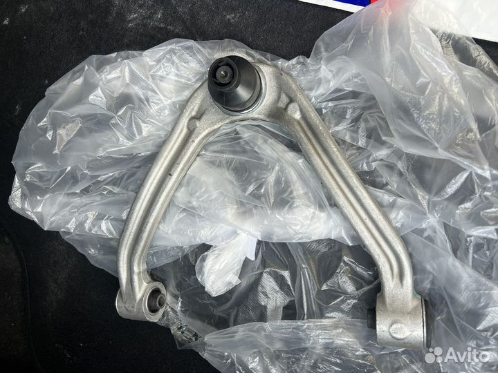 Левый верхний рычаг