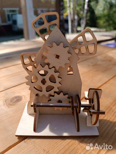 Конструктор Мельница из дерева, всё крутится:)