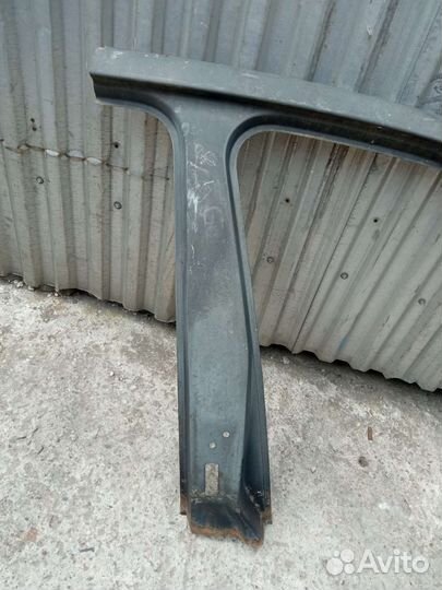 Volkswagen Golf 6 правая стойка лобового стекла