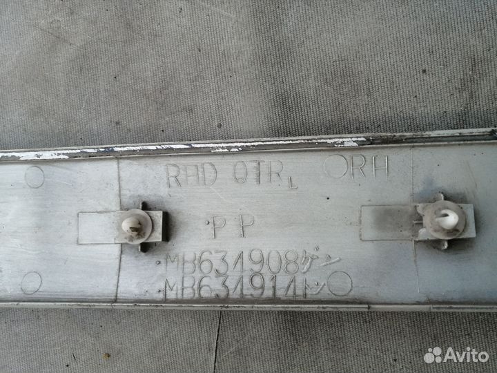 Молдинг задней правой двери N28W Mitsubishi RVR 1