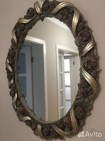 Зеркало в резной раме