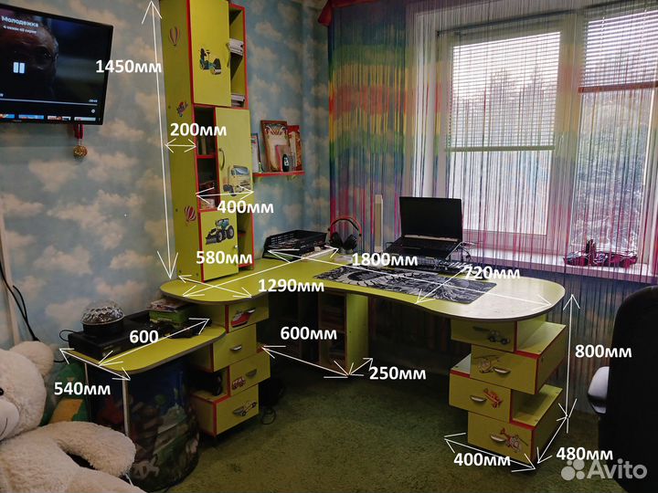 Детская мебель (угловой стол, шкаф, тумба)