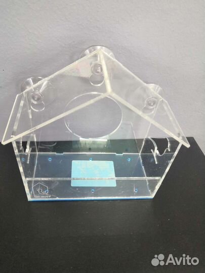 Кормушка для птиц на окно