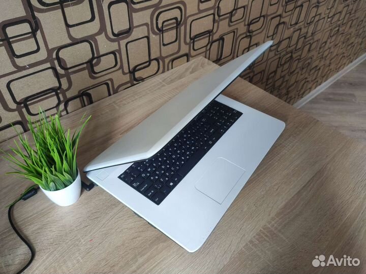 Ноутбук для дома i3/SSD/8Gb