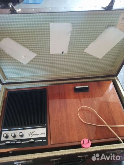 Проигрыватель пластинок Каравелла