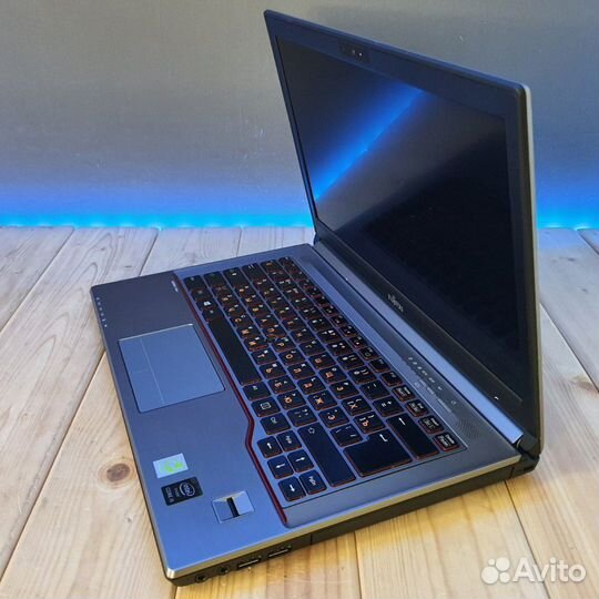 Ультрабук Fujitsu Lifebook E744