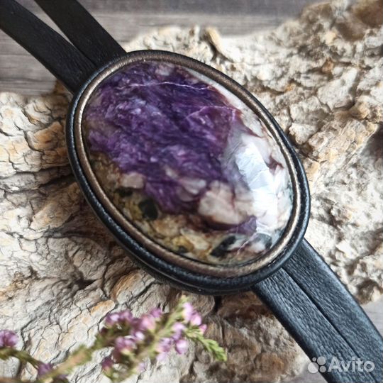 Необычная подвеска - галстук с чароитом