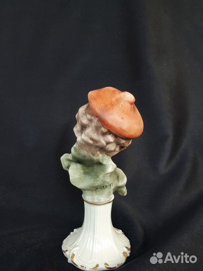 Статуэтка работы Nico Venzo, Capodomonte, 14.5 см