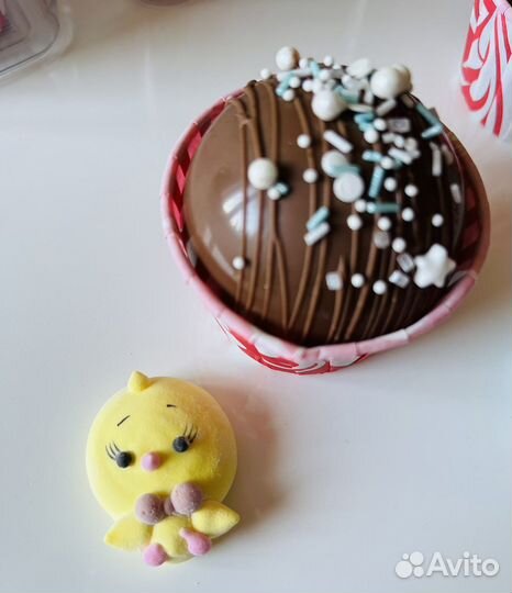 Шоколадная бомбочка с мордашкой маршмеллоу