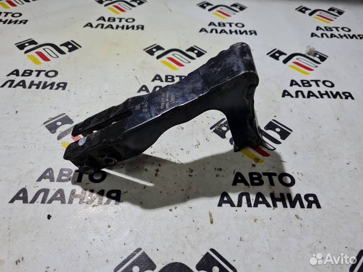 Кронштейн АКПП передний правый Audi A8 D4 CGW 2012