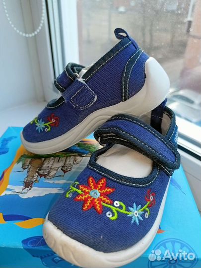 Сандали новые