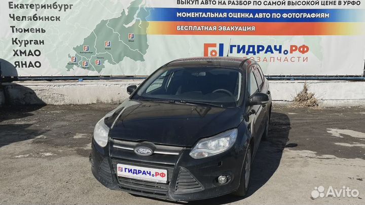 Накладка на крыло правая Ford Focus 3 1883277. Сло