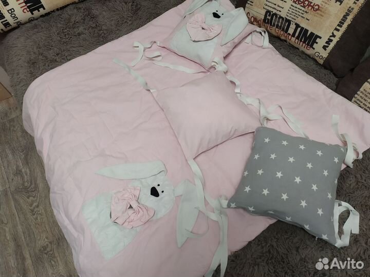 Бортики в кроватку и одеяло