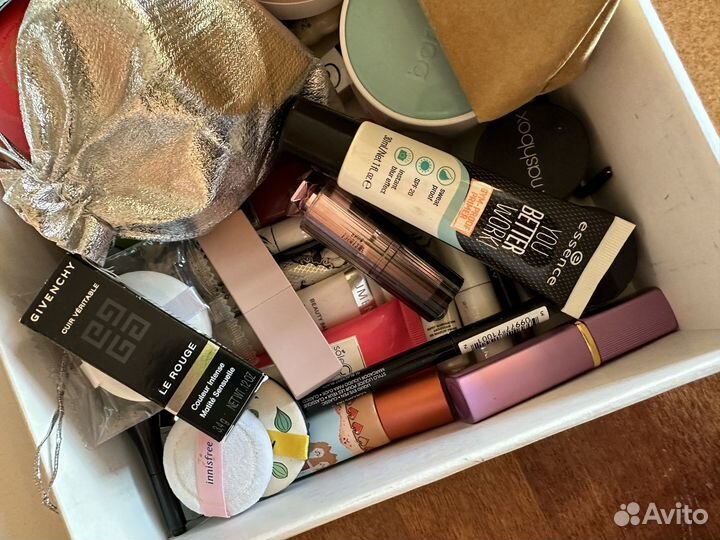 Набор декоративки, огромная коробка косметики