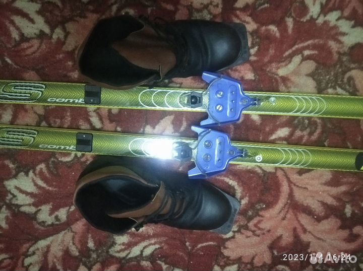 Беговые лыжи с ботинками 43 размер