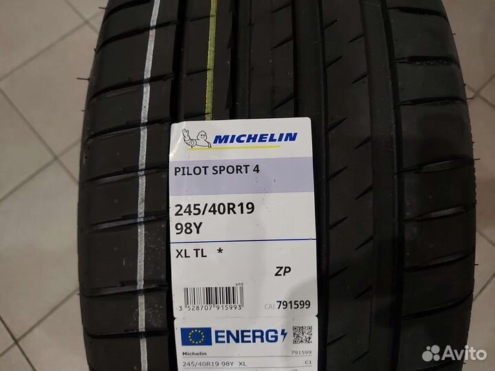 Michelin Pilot Sport 4 245/40 R19 98Y