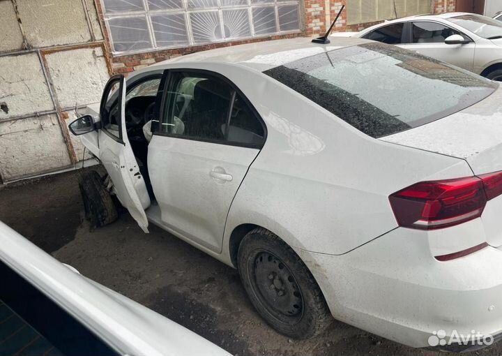 В разборе Volkswagen polo 6 2021