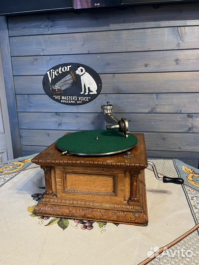 Граммофон His masters, Монарх, амур