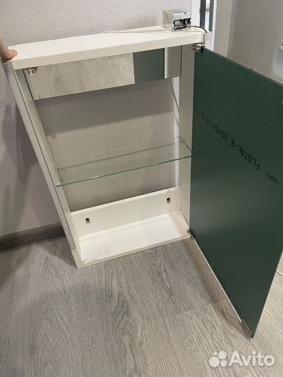 Полка в ванну с зеркалом и подсветкой