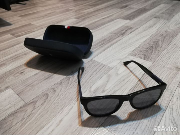 Солнцезащитные очки tommy hilfiger