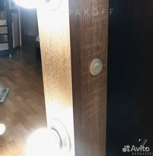 Гримерное зеркало с подсветкой