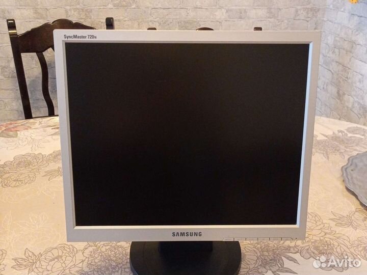 Монитор Samsung