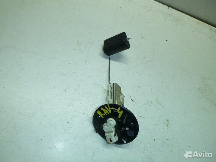 Датчик уровня топлива toyota RAV 4 2006