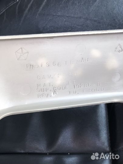 Правый пластик порога Jeep Grand Cherokee WJ 2001