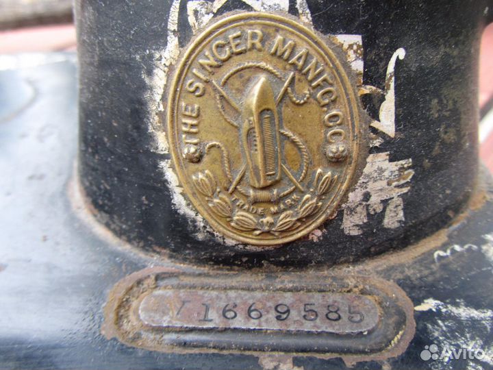 Швейная машинка Зингер