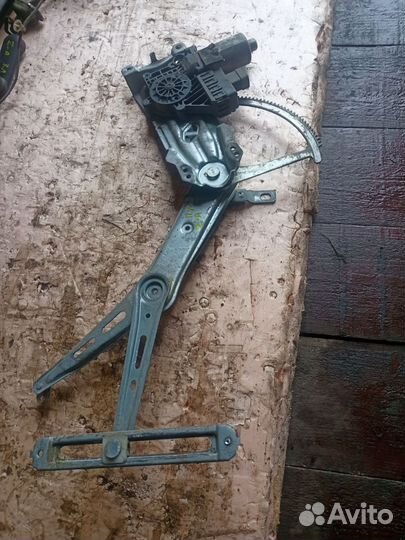 Стеклоподъемник передний левый Opel Zafira A