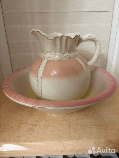 Чаша с кувшином