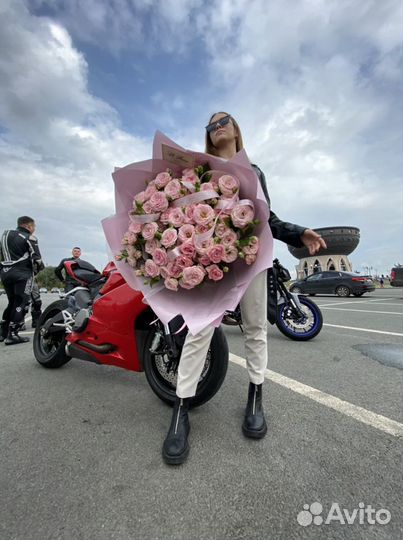 Букет кустовых роз