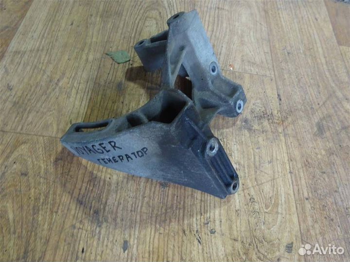 Кронштейн генератора Chrysler Voyager/Caravan 199